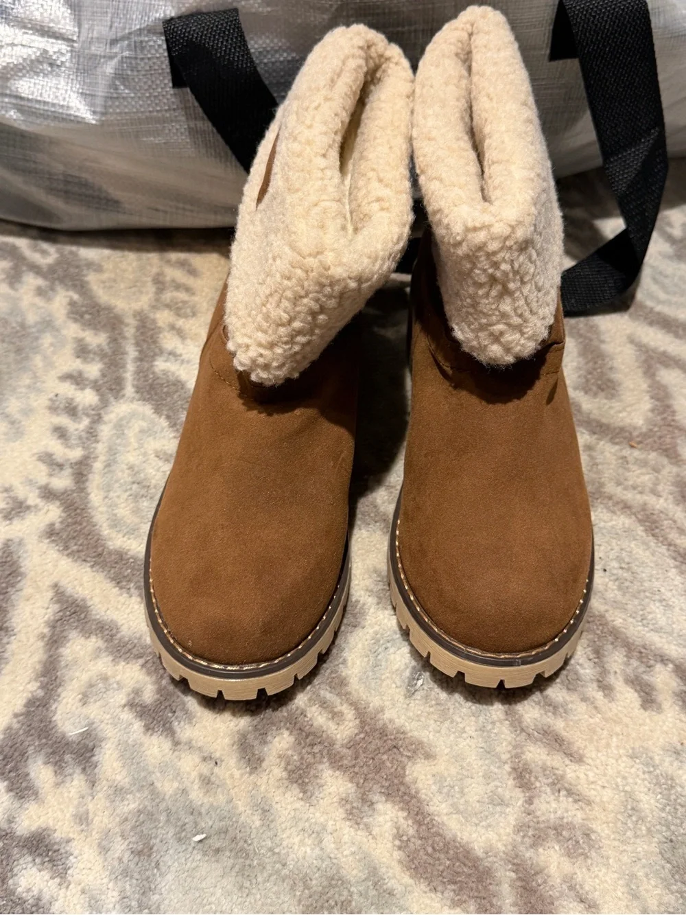 Source Unknown Brown Suede Fold-Over Winter Ankle Boots with Cream Shearling